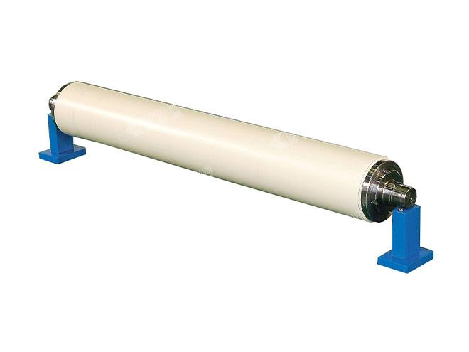 Oil squeeze roller
